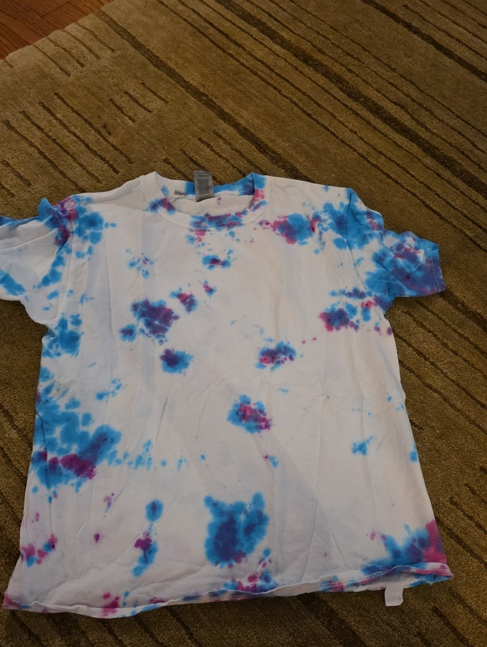 5/25 Gildan White Tee with Blue and Purple Tie-Dye Accents Size L..